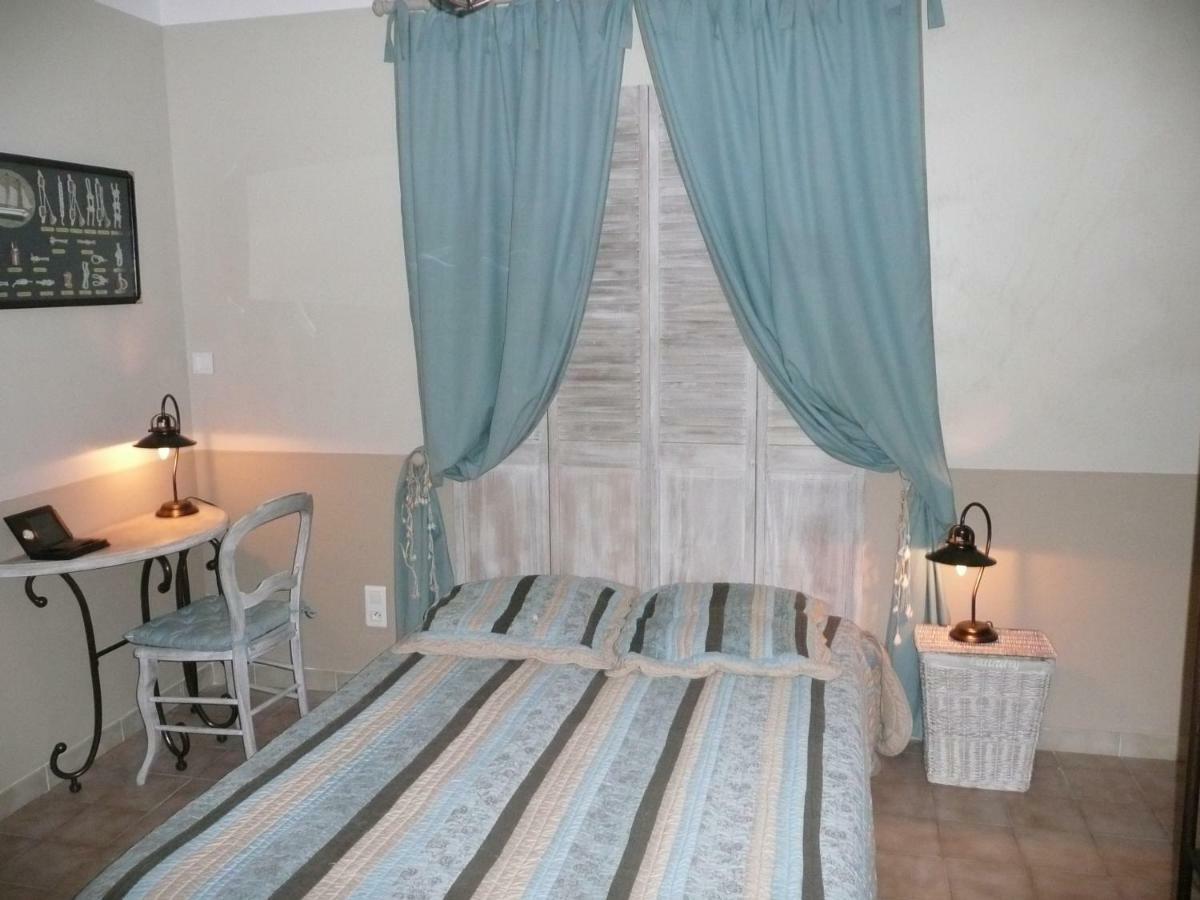 Mas Les Vieux Chenes 3* Lambesc
