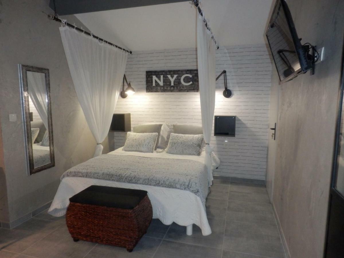 Bed & Breakfast Mas Les Vieux Chenes 3*