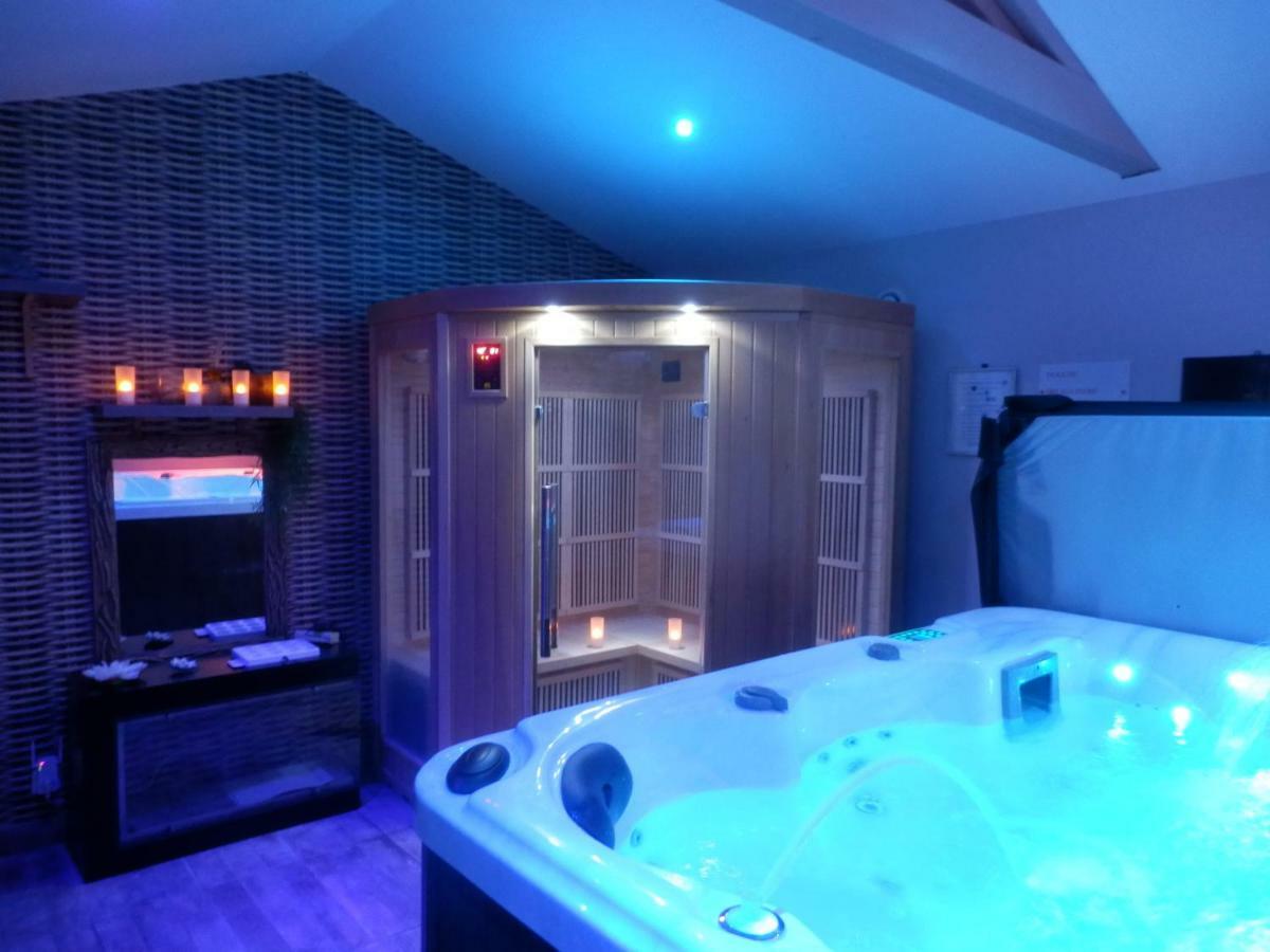 Mas Les Vieux Chenes Bed & Breakfast 3*