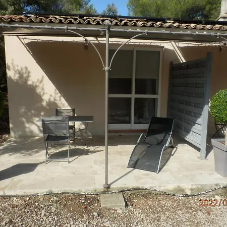 Mas Les Vieux Chenes Bed & Breakfast Lambesc Exterior photo