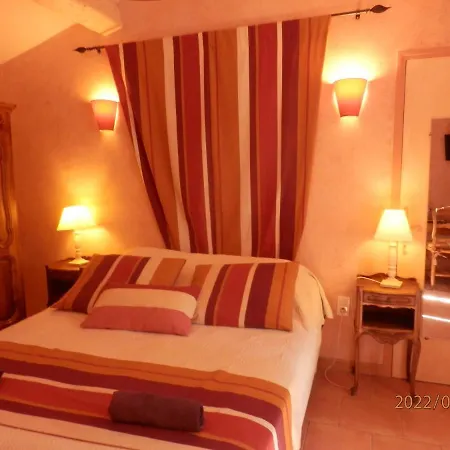 Mas Les Vieux Chenes Bed & Breakfast Lambesc Exterior photo