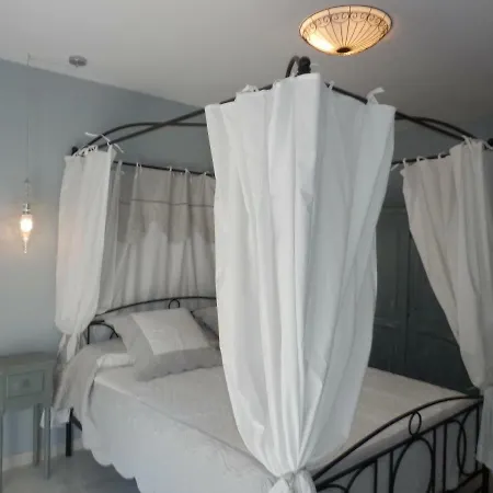 Mas Les Vieux Chenes Bed & Breakfast Lambesc Exterior photo