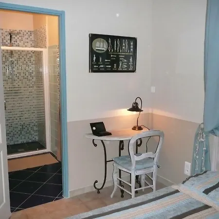 Mas Les Vieux Chenes Bed & Breakfast Lambesc Exterior photo